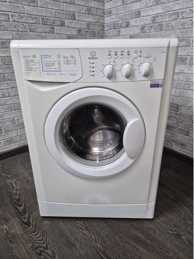 Стиральная машина Indesit WISL 83 